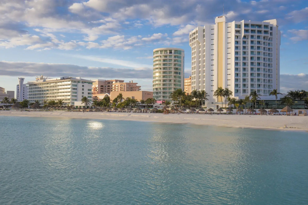 Altitude at Krystal Grand Cancun - All Inclusive