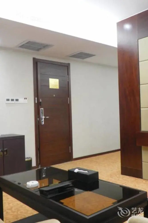 Rongcheng Celebrity Hotel High Speed Rail Station Shop