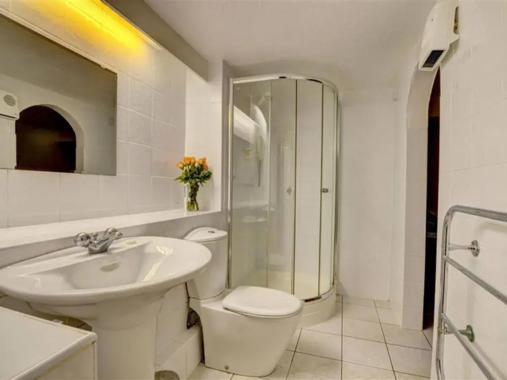 Flat 8 Clifton Court