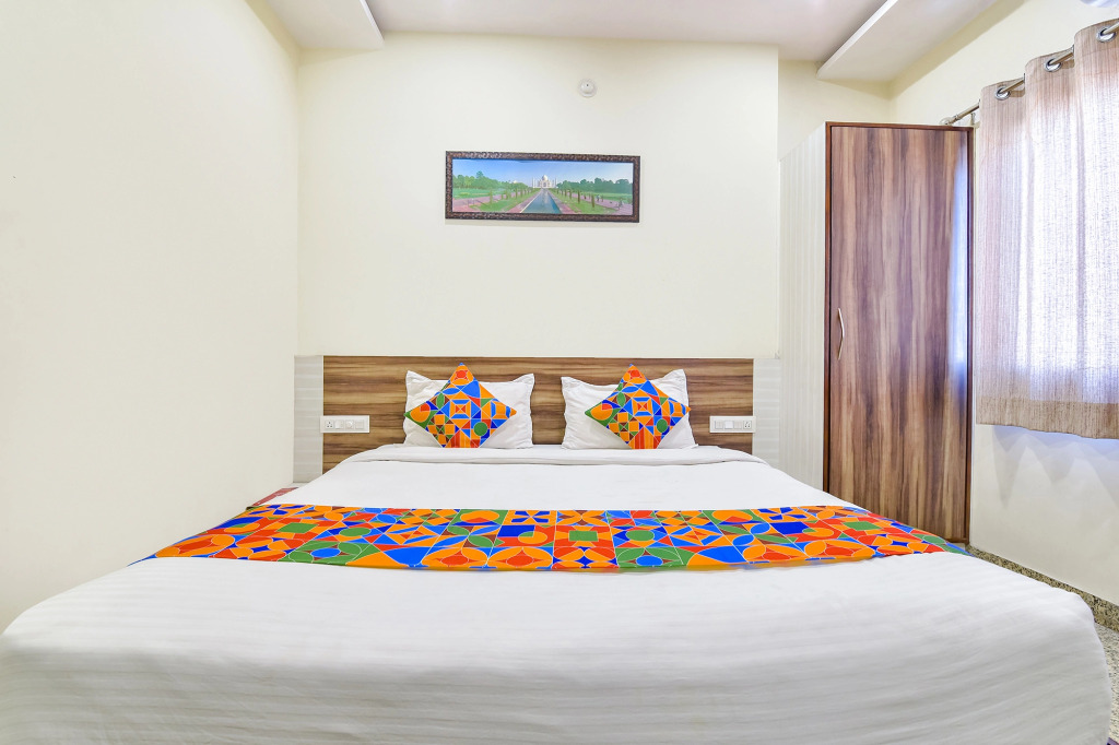 Fabhotel Vardan Villa
