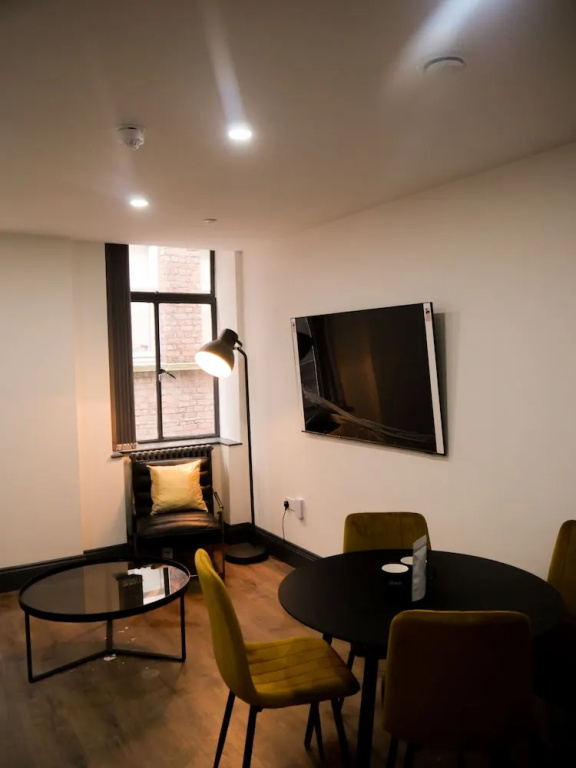 New Oxford House Apartments By Happy Days