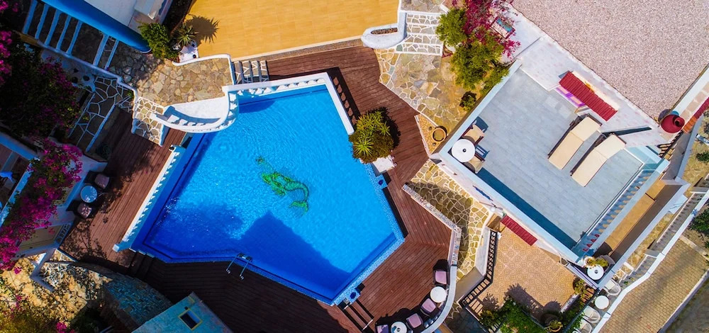 One Private Studio with stunning full sea view, shared pool and Ac