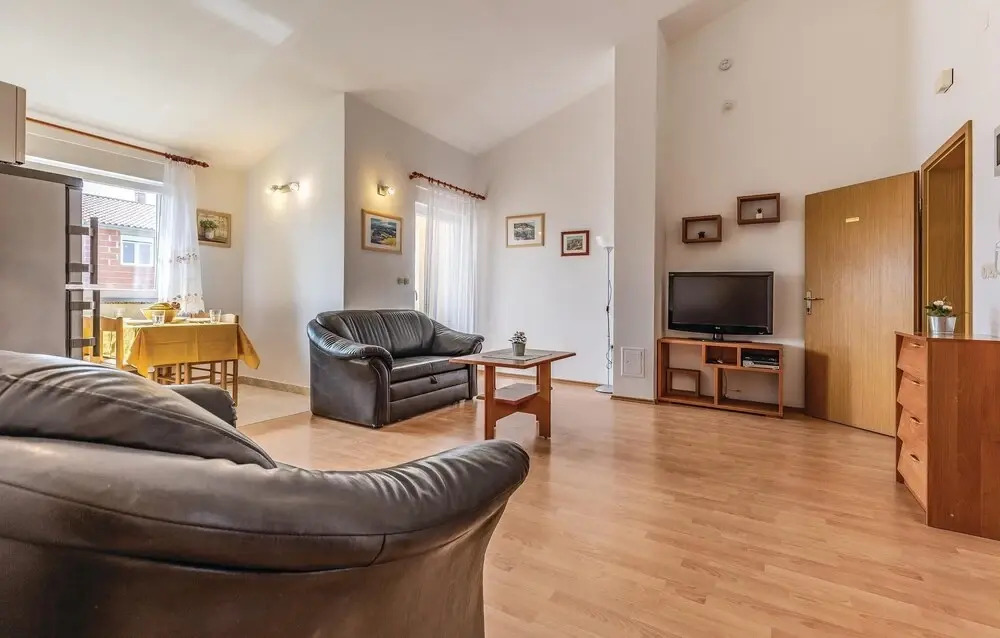 Stunning Home in Liznjan With Wifi and 3 Bedrooms