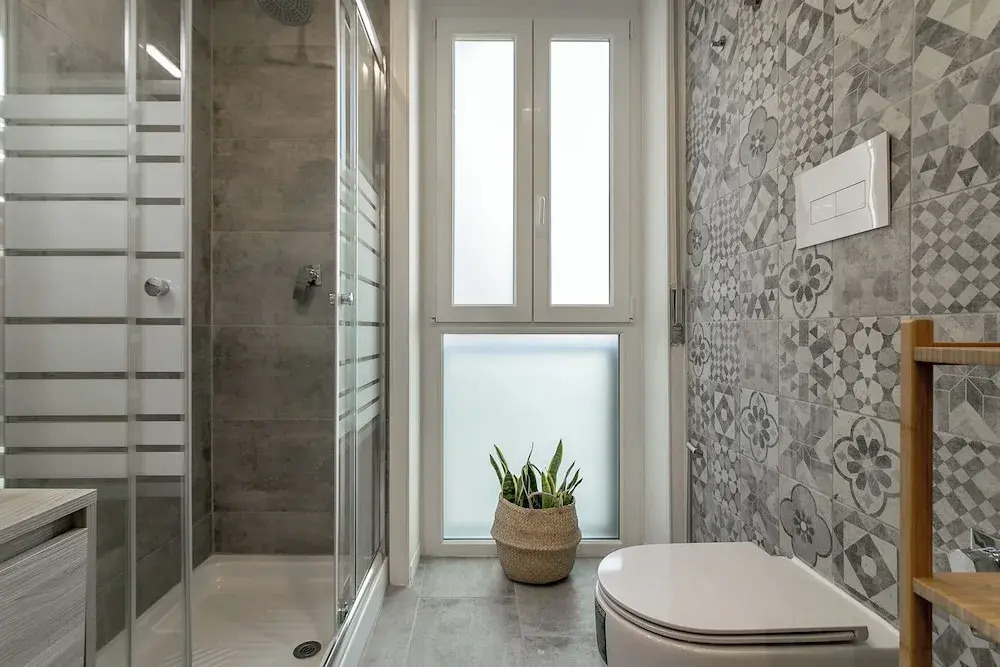 Modern Studio with Balcony in Milan