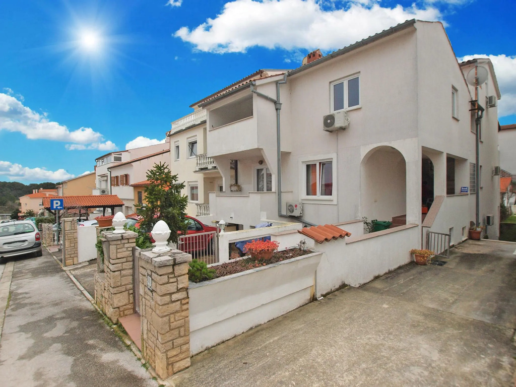 Apartment 1569