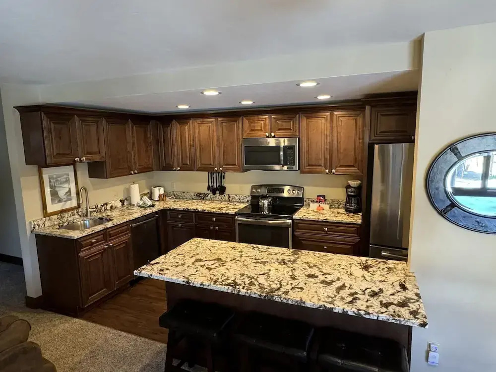 Beautiful Renovated 3br In Keystone 3 Bedroom Condo