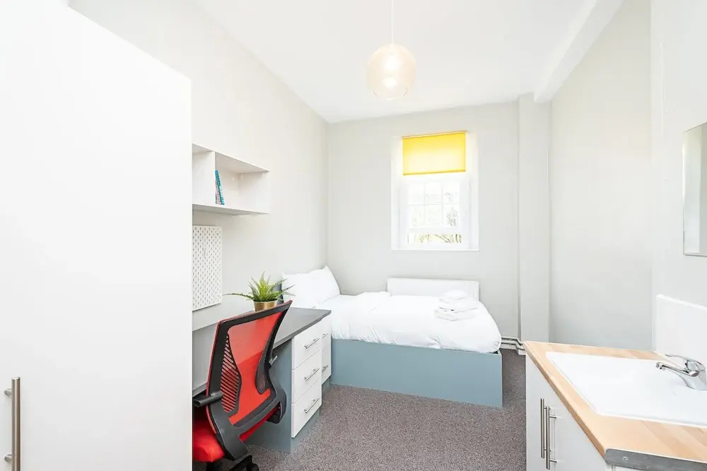 Modern Rooms And Studio In Westminster