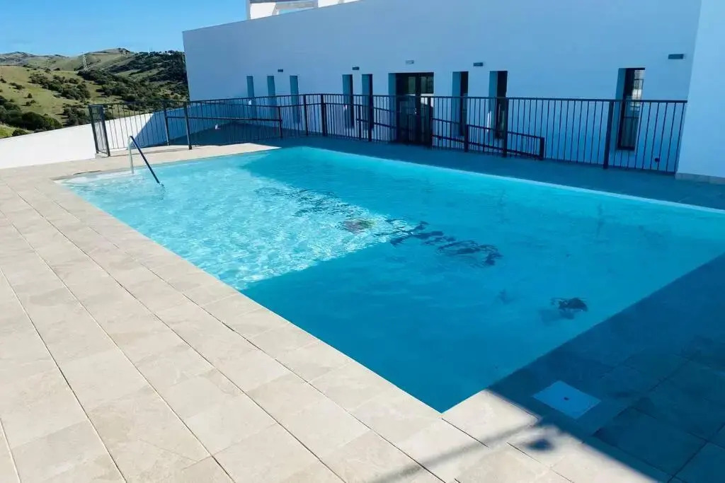 Vistas al Estrecho y Piscina - SimplyTarifa