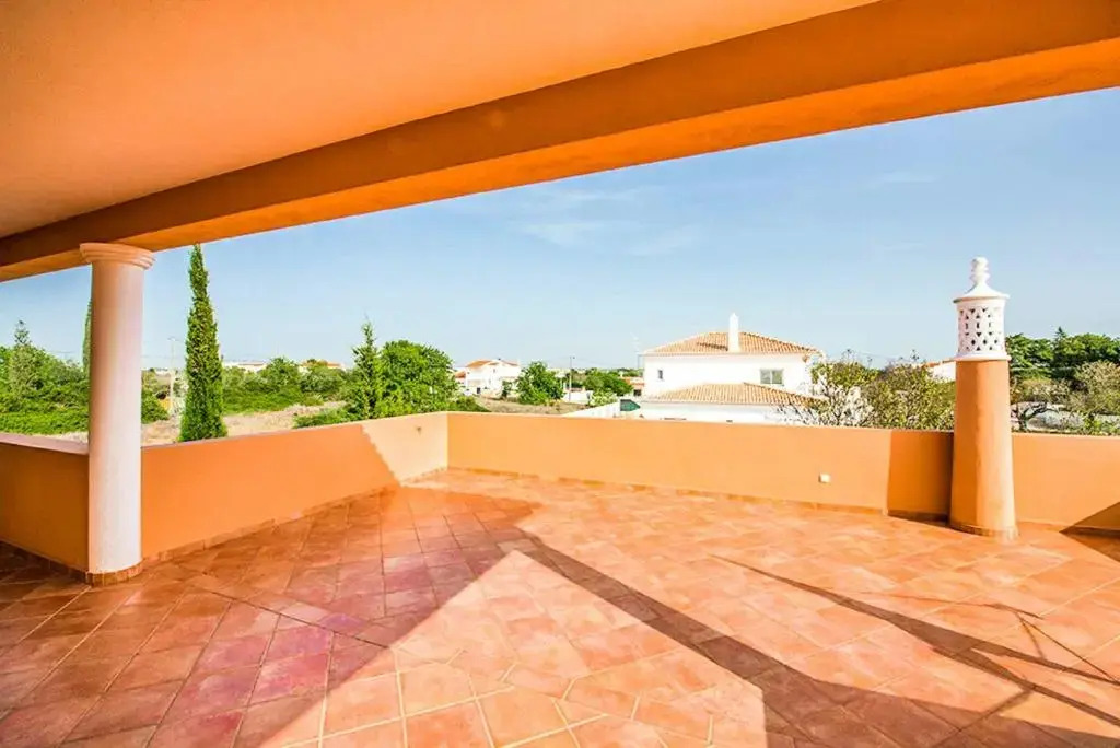 Laura by Algarve Villa Holidays
