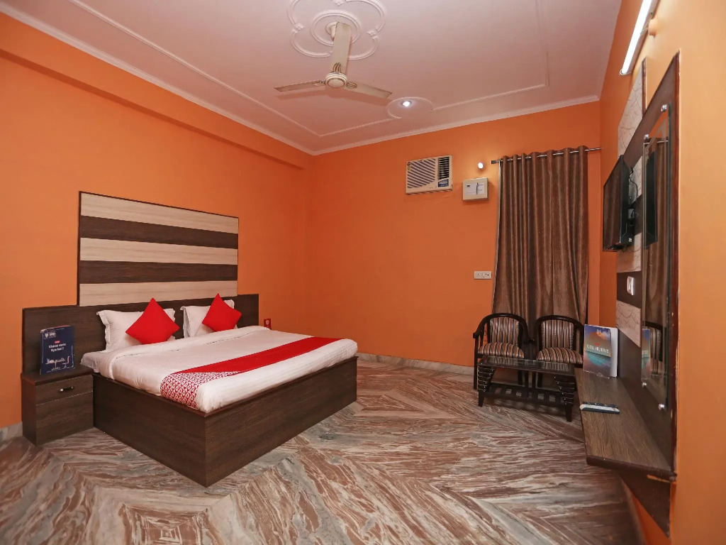 OYO 26823 Hotel Krishna Greens
