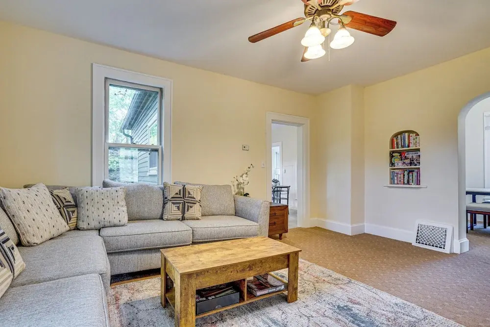 Near Colleges: Pet-friendly Duplex in Northfield!