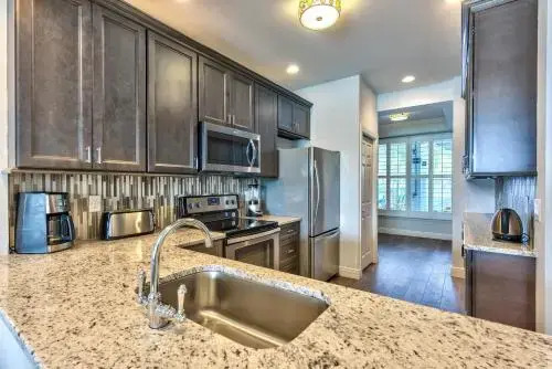 Bologna - renovated first floor 2BR condo in GreenLinks! Lake and golf views, resort pool, jacuzzi, gym and tennis access! Near Naples beaches, dining, shopping and Marco Island area, perfect for guests who value convenience, comfort and nature!