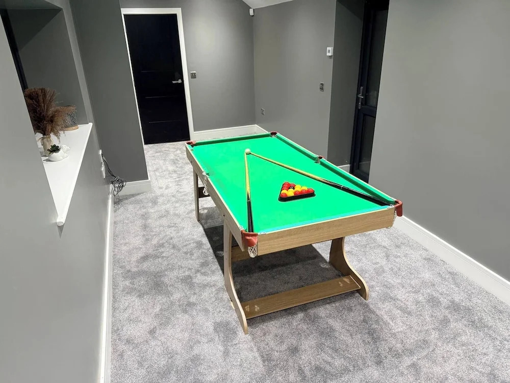 Luxury Home 5 Bedroom 3 Bathroom Games Room Parking