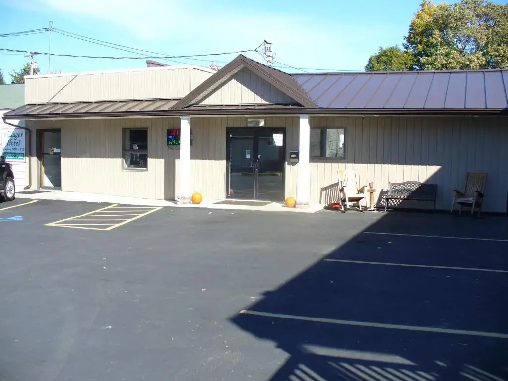 Villager Motel & Glen Manor Estate