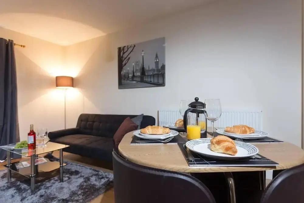 Impeccable 2-bed Apartment in Derby, England