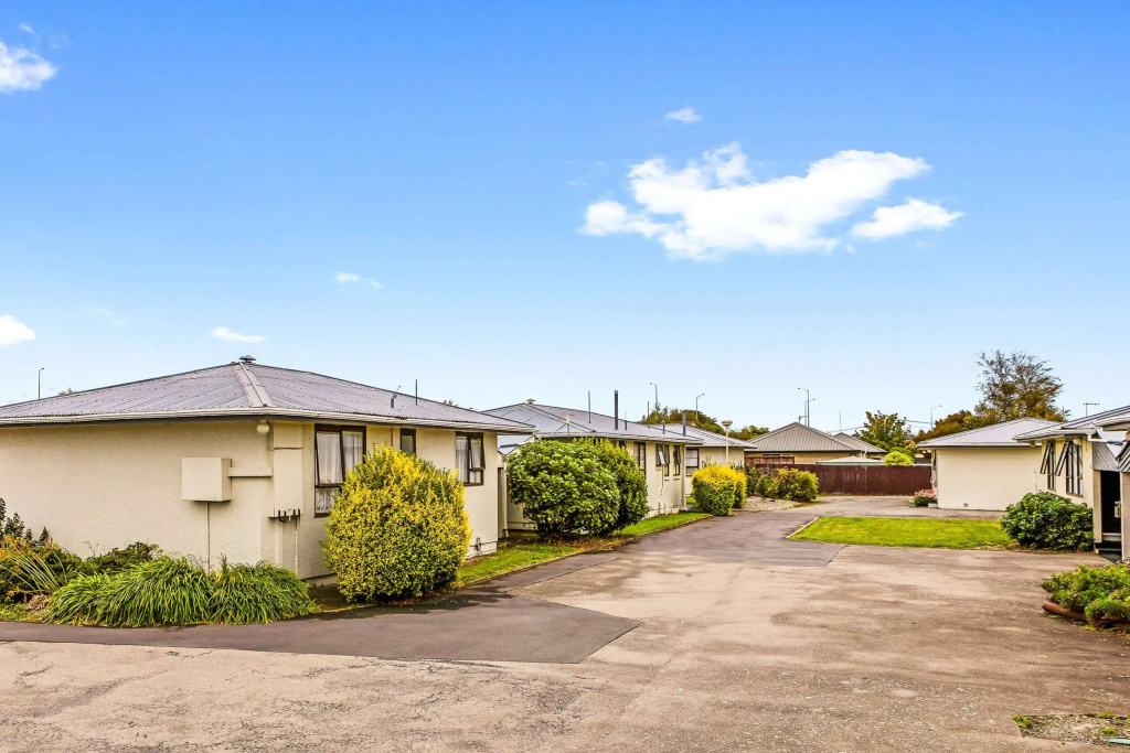 Canterbury Court Motel