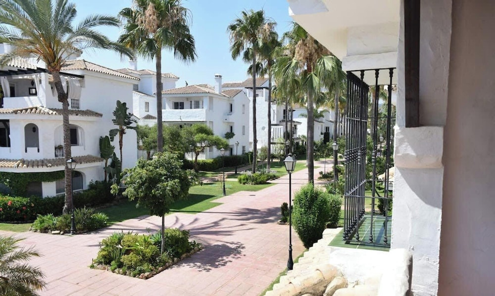 Bright 2 Bedroom First Floor F-4