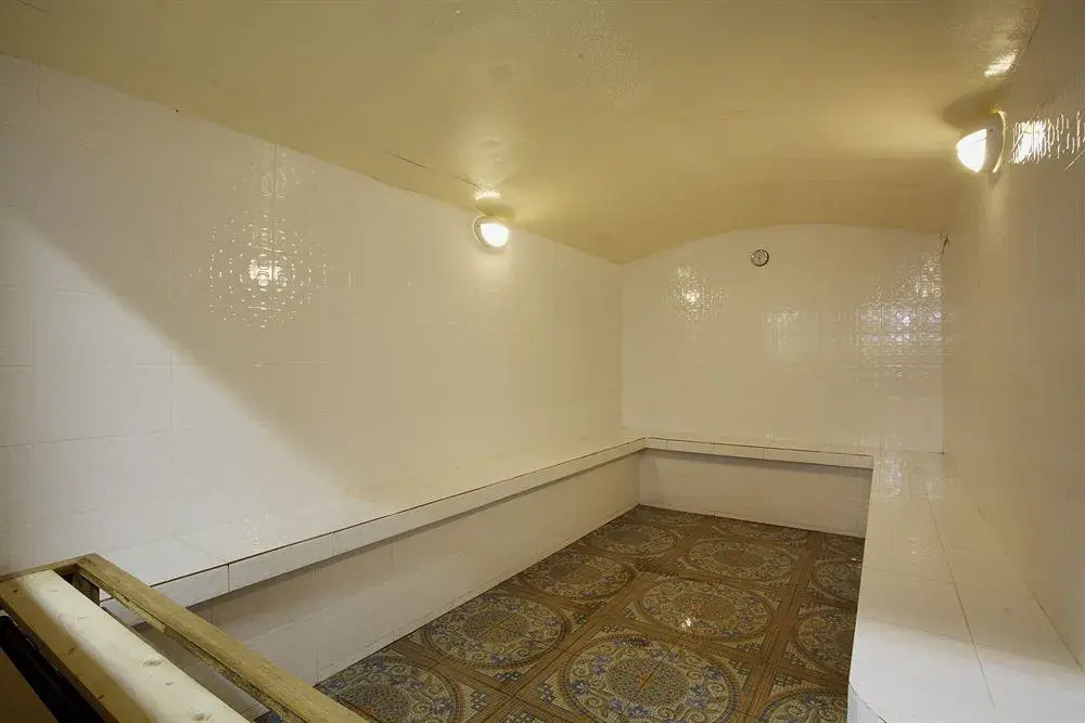 WhyNot Backpackers (Capsule Hostel)