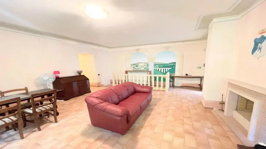 Spoleto Detached Villa Centrally Located - car Unnecessary - Wifi - Sleeps 10