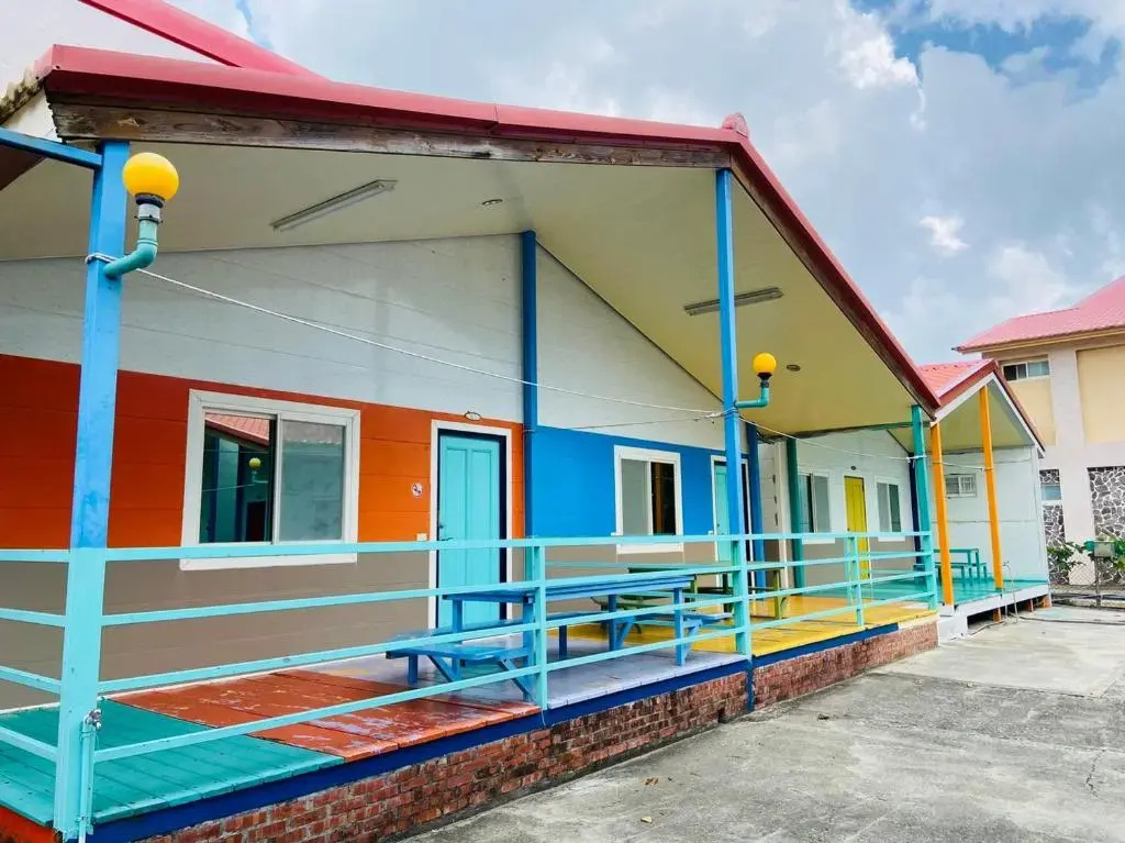 J Lin Hostel