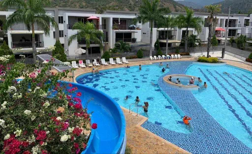 Apartamento vista piscina principal
