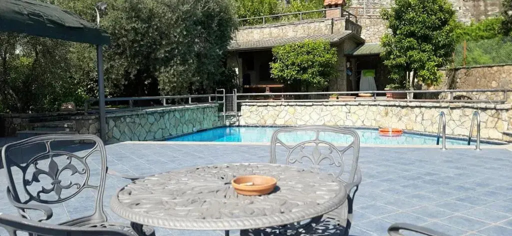 COLLEALCEPPO - RESIDENZA LE SORBE - Piscina panoramica 13 km dal mare
