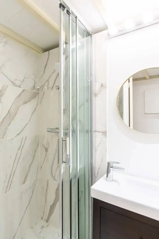 Bright and Cosy Studio in the Historical Heart of Bordeaux by GuestReady