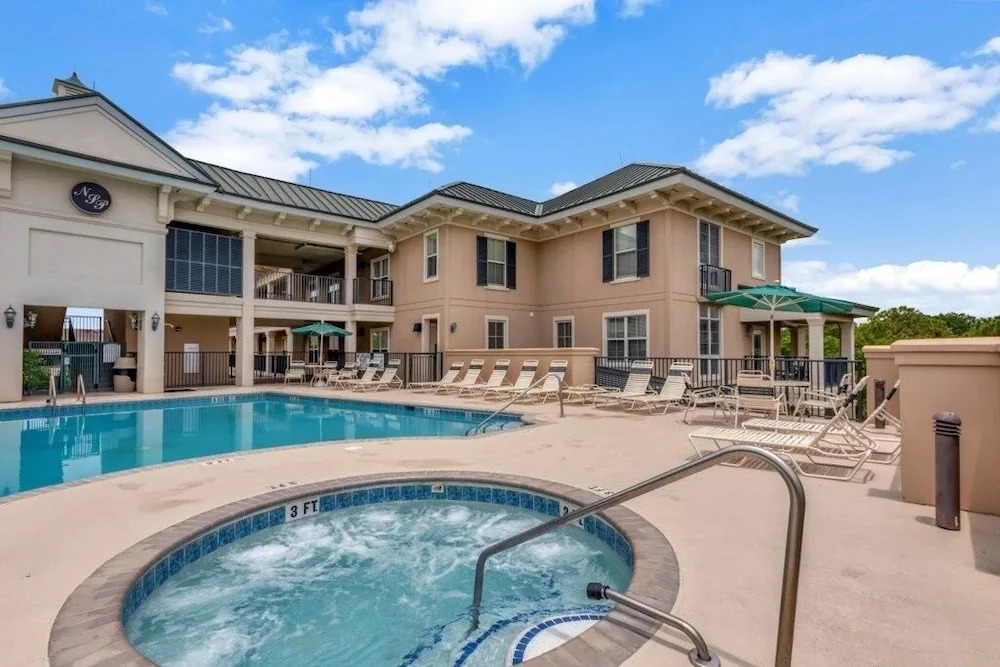 Shorenugh - Bright Villa with Rooftop Pool Next to Coligny Plaza