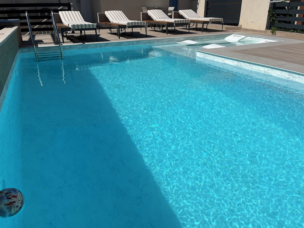 Villa de Blue-Rooftop pool & Jacuzzi