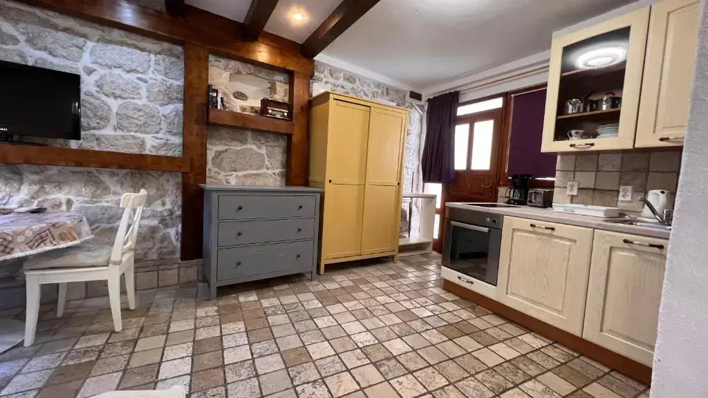 Guesthouse F