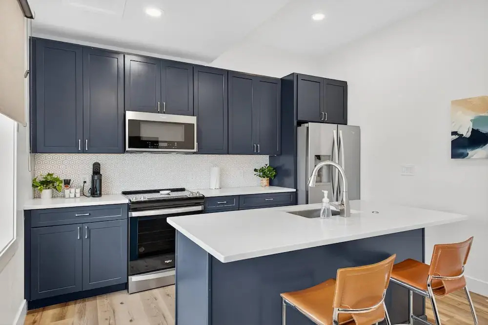 Stylish Downtown Unit With Historic Charm 2 Bedroom Apts