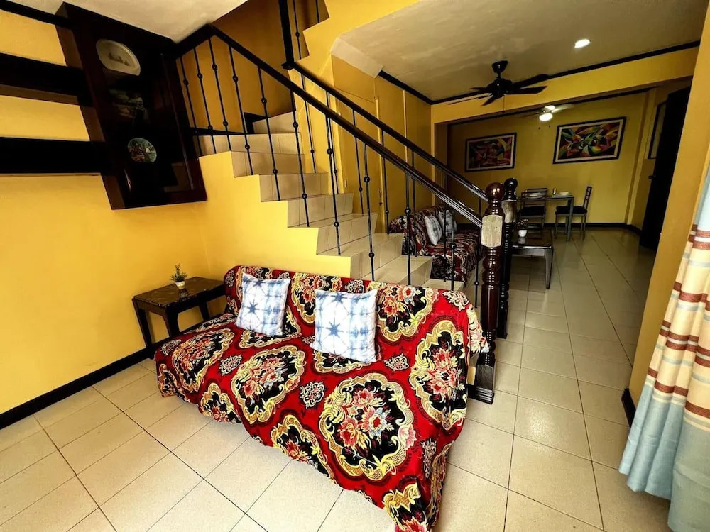 Casa Talisay Sleeps 6 with Garage