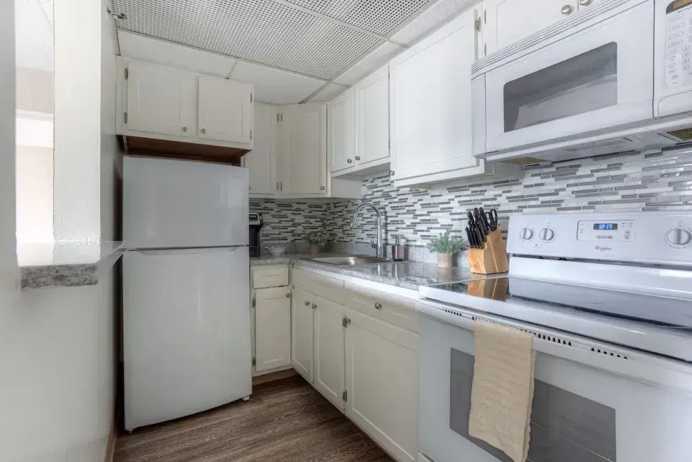 FRONTDESK 1431 Washington Blvd Apts Downtown Detroit