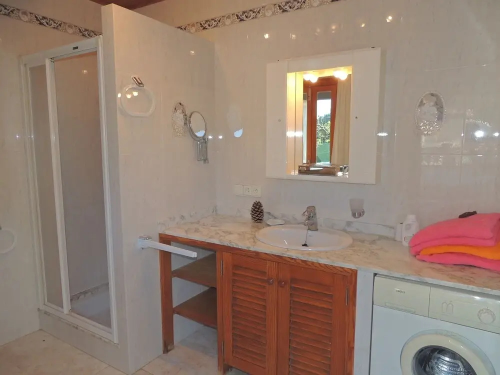 Charming Villa With Private Pool and air Conditioning, Near the Beach