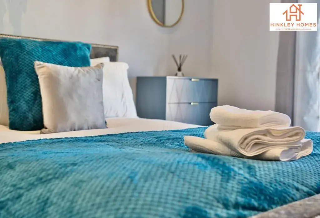The Highstreet Retreat - Luxurious, Central & Spacious! By Hinkley Homes Short Lets & Serviced Accommodation