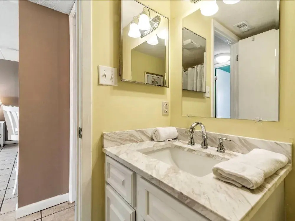 Sugar Beach 257 2 Bedroom Condo by Redawning