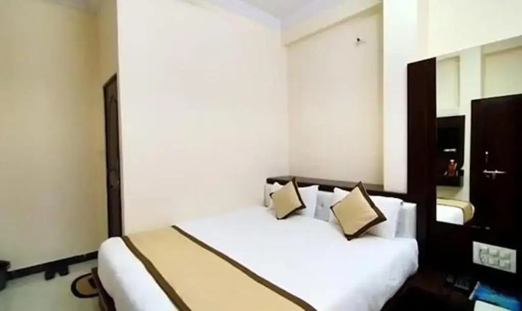 Fabhotel Ambuj