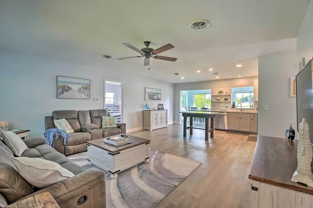 Waterfront Nokomis Escape w/ Dock, Kayaks & Bikes!