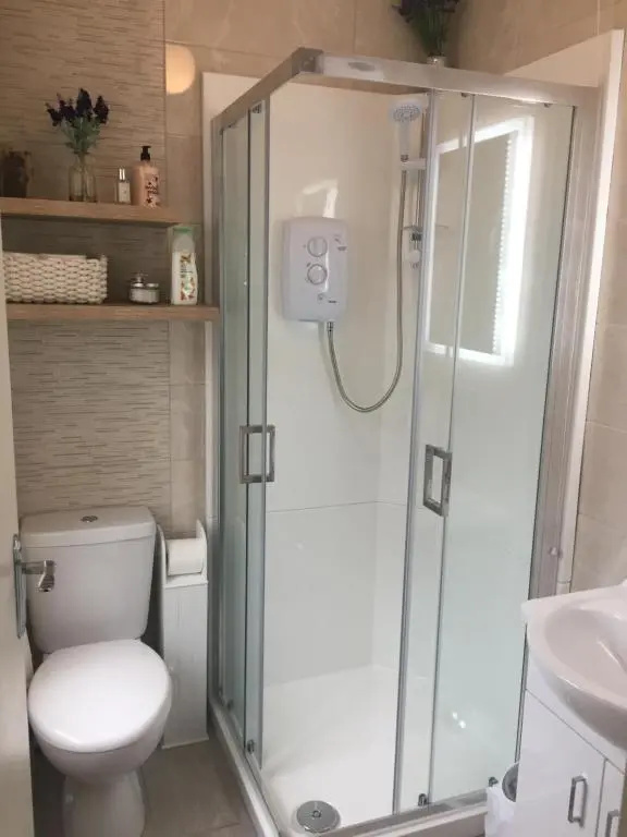 Trinity Apartments - 2c 1-Bed Apt King or Twin Beds