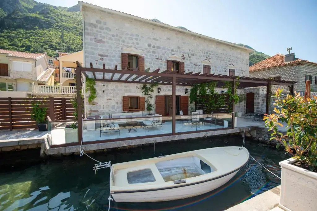 SEASIDE HOUSE KOTOR