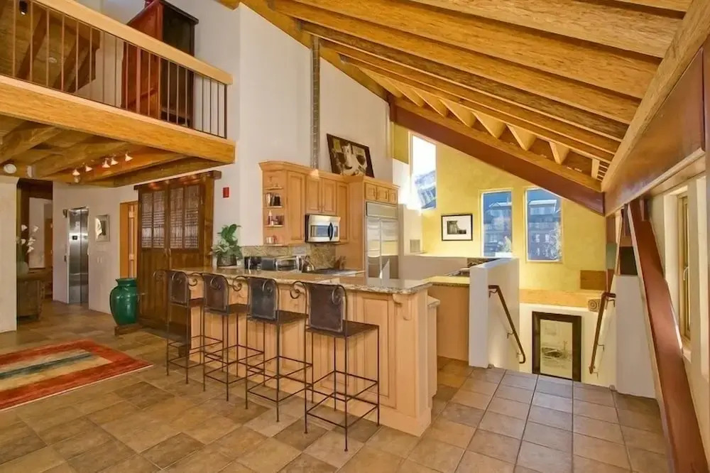 Downtown Penthouse 4 Bedroom Condo