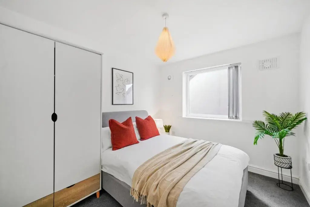 6 Sarah House by Truestays - 2 Bedroom Apartment - FREE Wifi & Parking