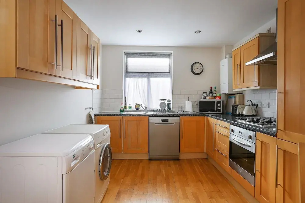 Spacious 4 Bedroom Home in East London