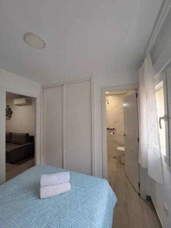 Charming Apartment up to 4 Persons 3 min to Metro