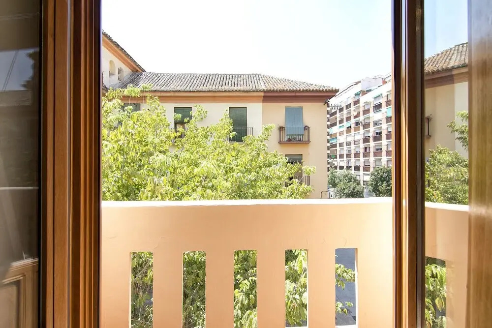 Bright & Elegant City Centre 3 BR Apart