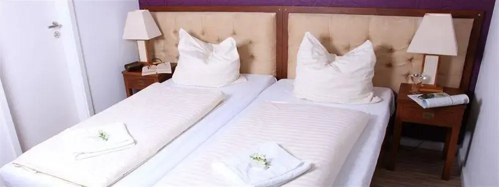 Main Station Hotel & Hostel