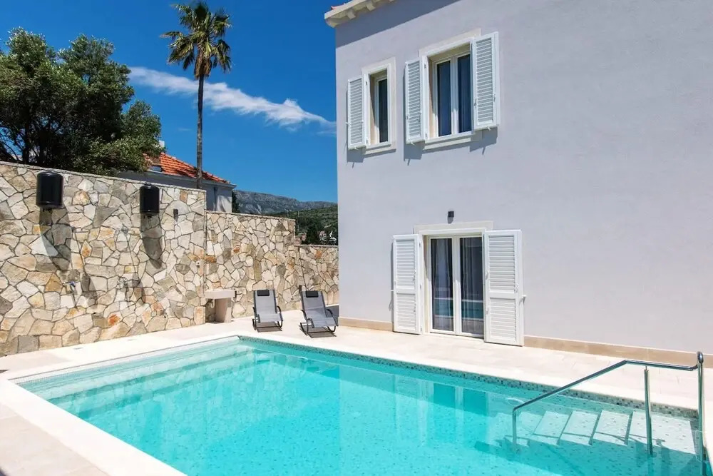 Spacious Villa with Private Pool in Dubrovnik