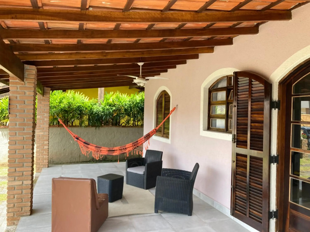 Casa Terrea com Piscina e Internet - Ar Opcional