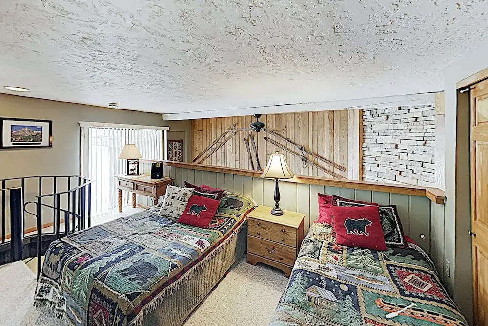New Listing! Ski-in/ski-out : Hot Tub, Sauna 1 Bedroom Condo
