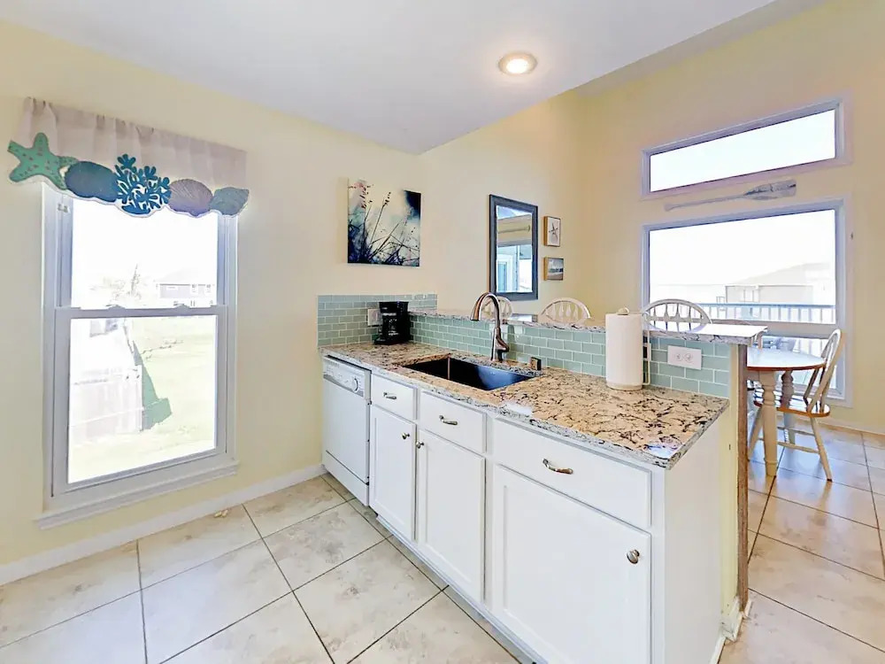 17601 San Luis Pass Road Home - 3 Br townhouse by RedAwning